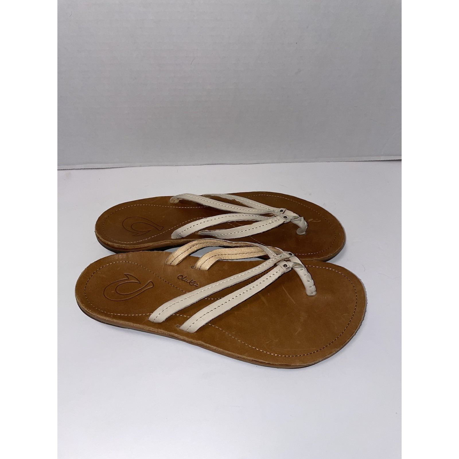 Olukai U'i Flip Flop Sandals Women's Beige/Cream Leather Double Strap - Us 6